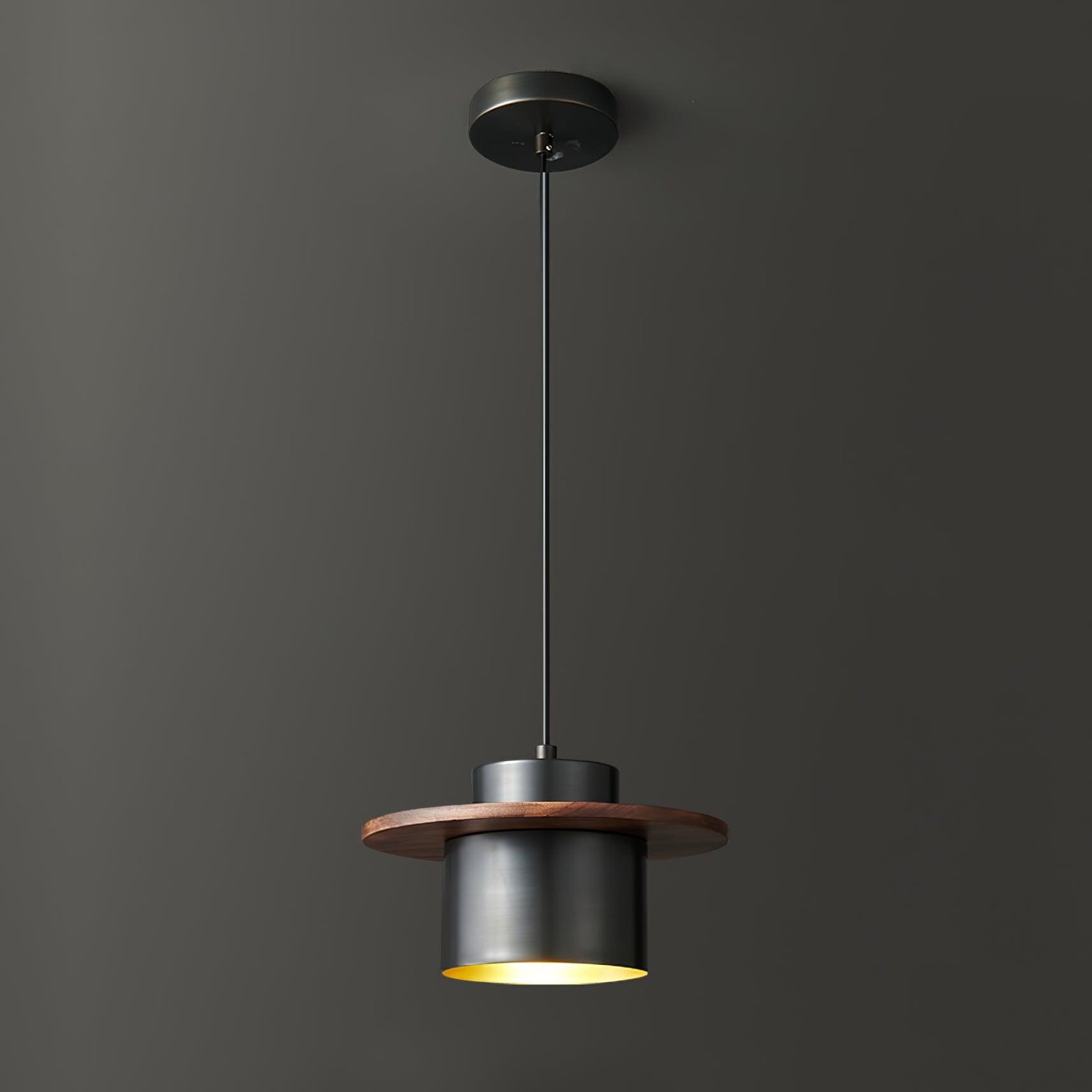 Black+Walnut Bersi Pendant Light with a diameter of 7.9 inches and a height of 3.9 inches, or 20cm x 10cm.