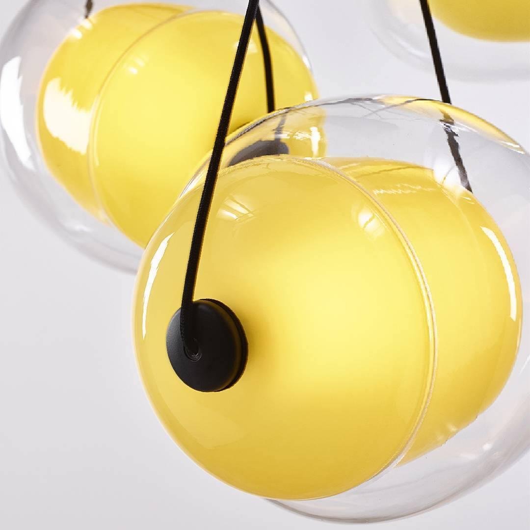 Capsula Pendant Light in Clear Glass, Yellow - Dimensions: ∅ 12.6″ x H 10.2″ (Dia 32cm x H 26cm) in Cold White.