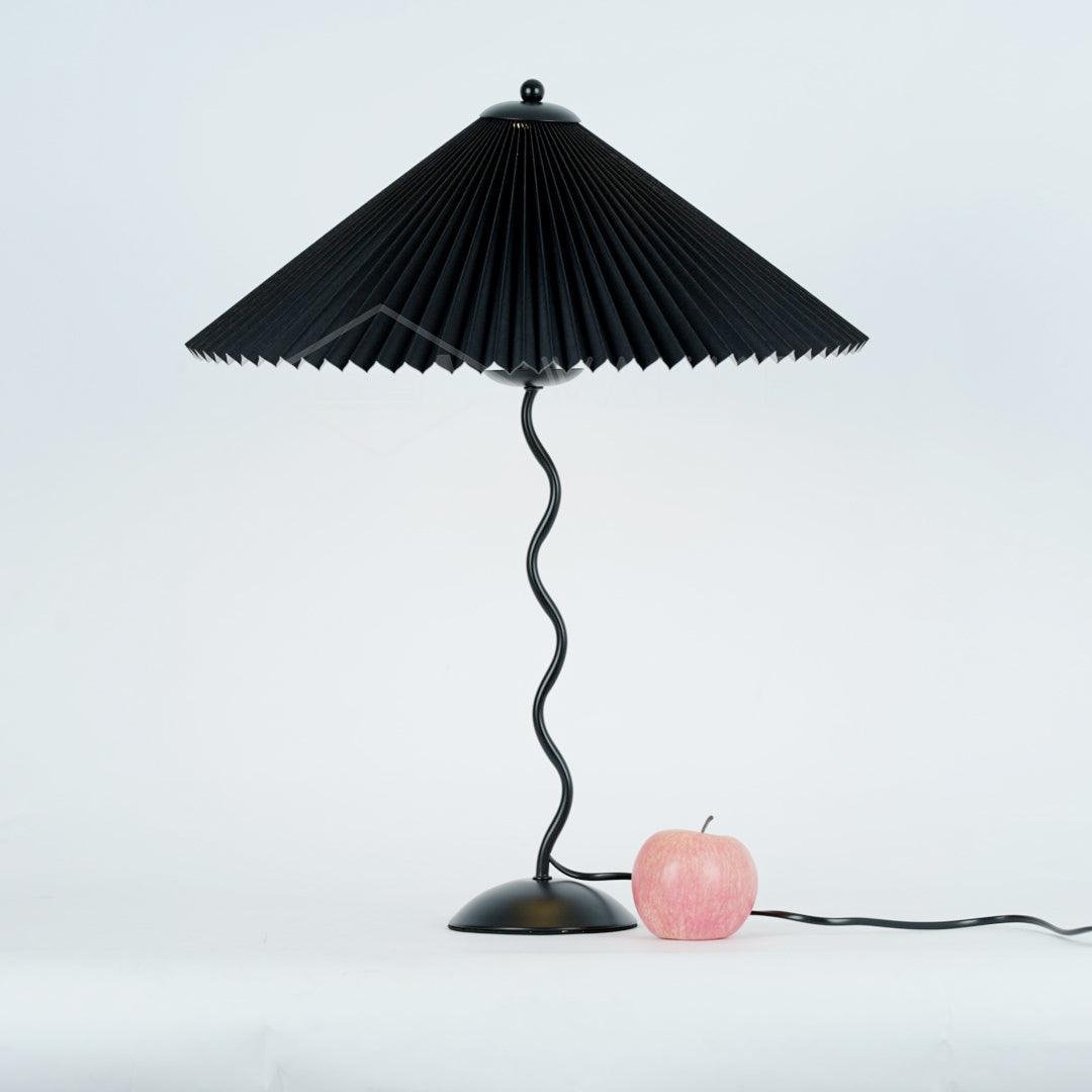 Squiggle Table Lamp ∅ 17″ x H 29.5″ , Dia 43cm x H 75cm , Black , EU Plug