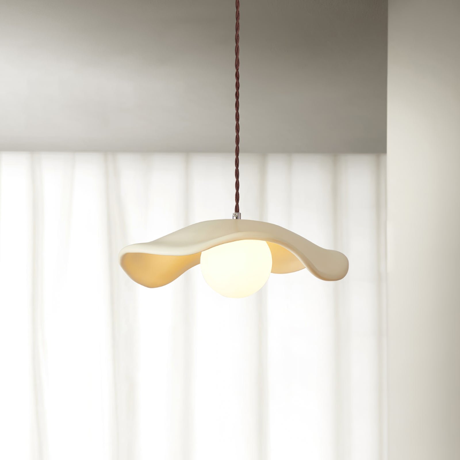 Pendant Lamp - White Hats Design, with a diameter of roughly 13.7 inches and a height of 3.9 inches (35cm x 10cm).