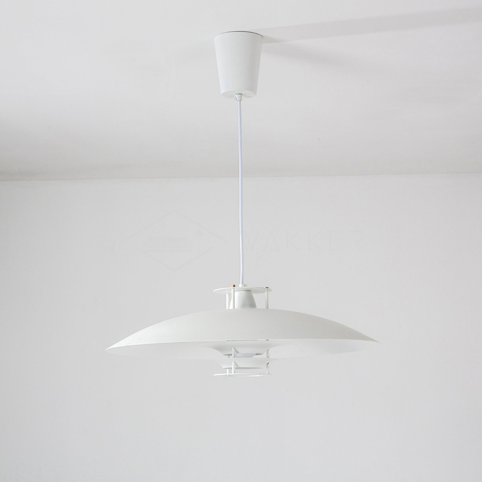 White JL 341 Pendant Light - Size: 22.1 inches in diameter and 7.1 inches in height (or 56cm in diameter and 18cm in height)