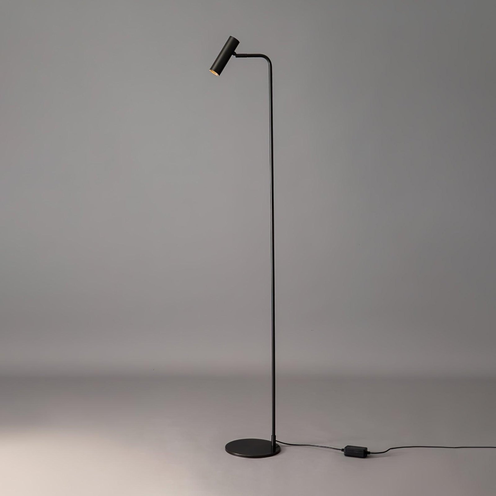 Black Torris Floor Lamp with UK Plug, measuring 7.9" in width and 57.4" in height (20cm and 146cm respectively).