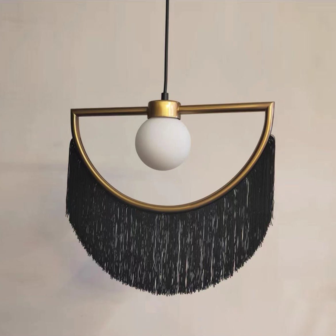 Black Wink Pendant Lamp with a diameter of 23.6 inches and a height of 18.9 inches (or a diameter of 60cm and a height of 48cm)